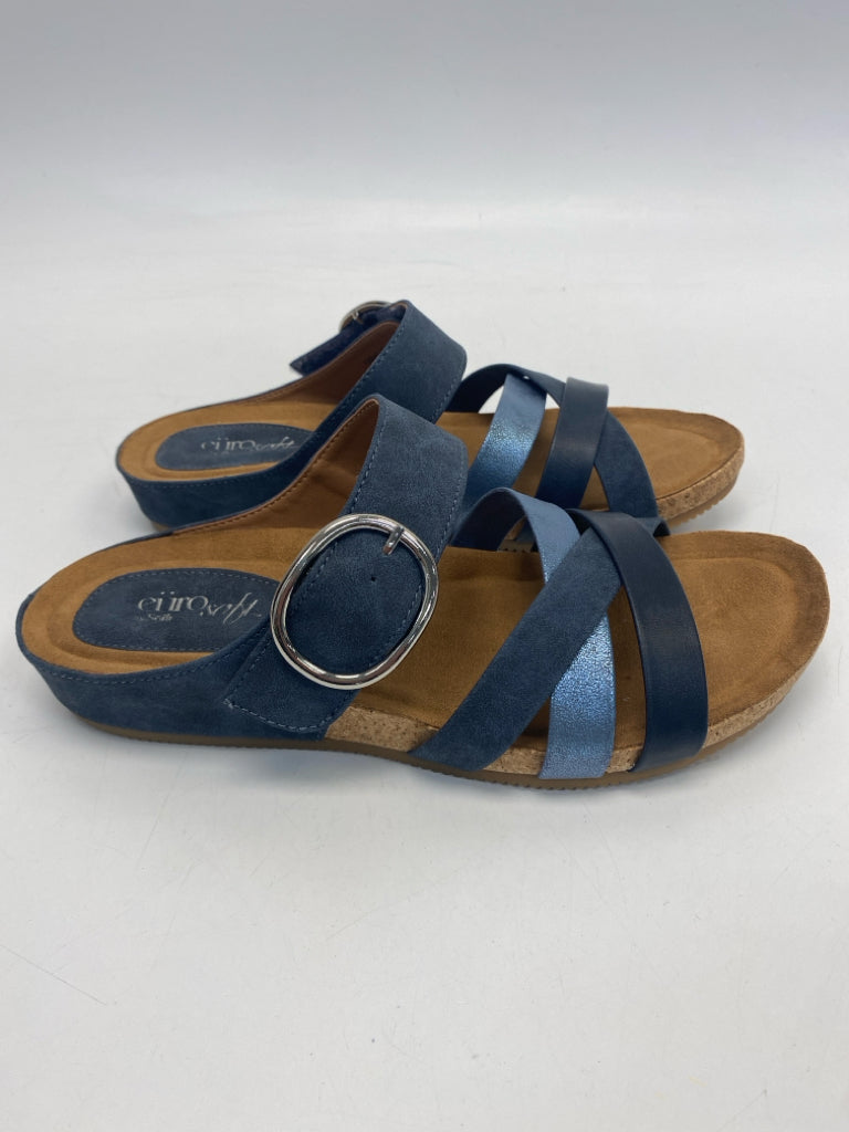Sofft  Size 9 Navy Sandals