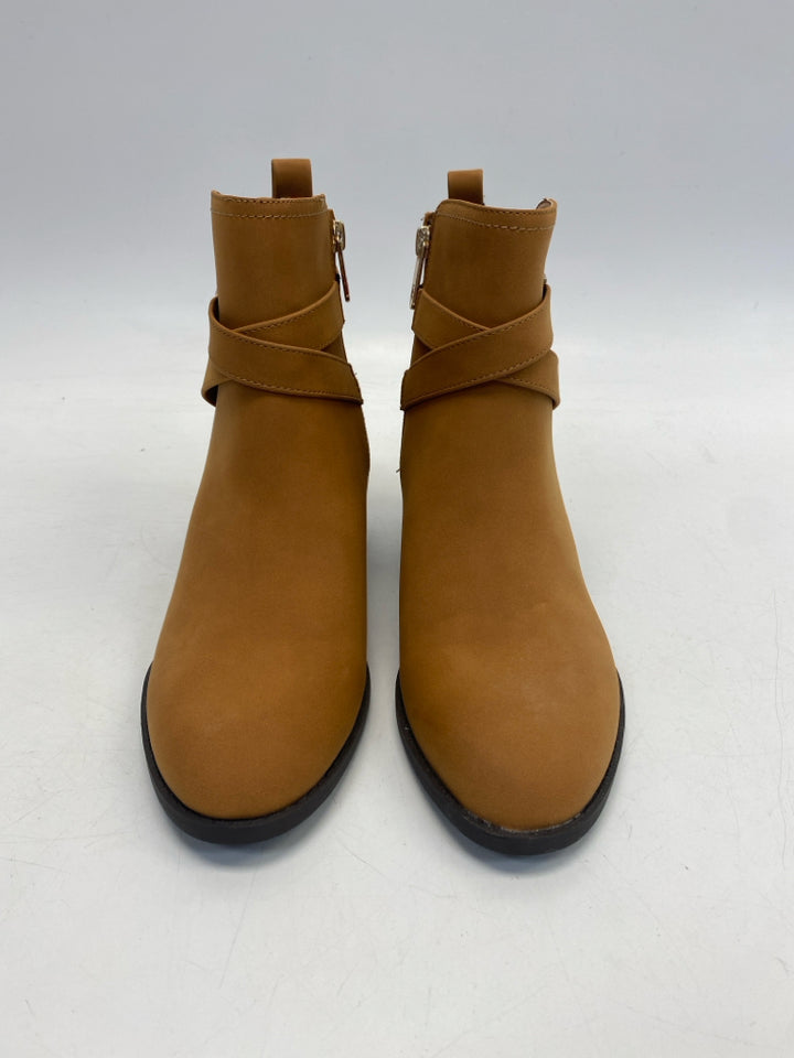 Tommy Hilfiger  Size 8 Camel Side Zipper Boots