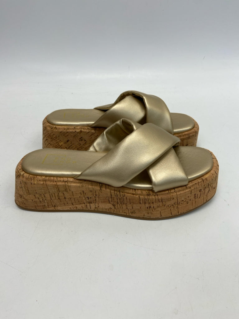 NWOT Shu Shop  Size 7.5 Gold Shimmery Sandals