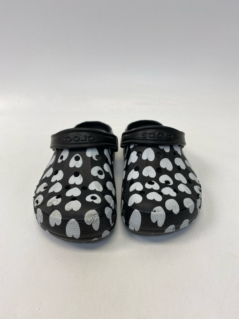 Crocs  Size 6 Black Gray Heart(s) Clogs