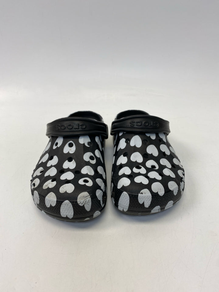 Crocs  Size 6 Black Gray Heart(s) Clogs