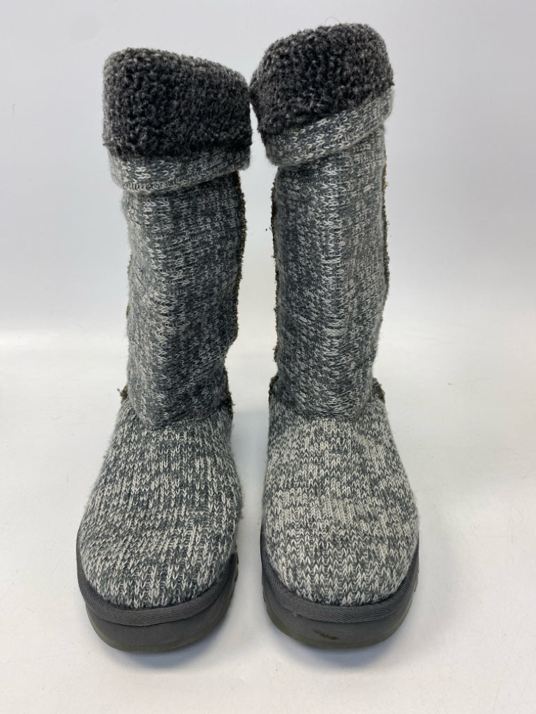 Skechers  Size 9.5 Gray Cream Streaked Boots