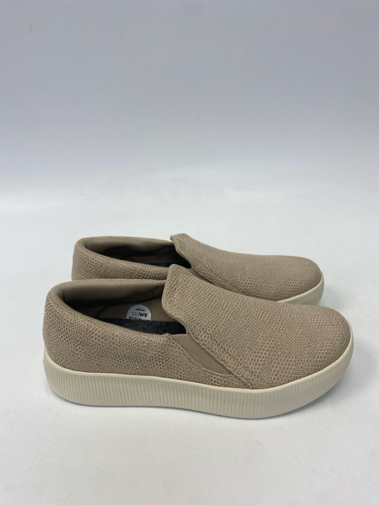 allbirds  Size 9 Cream Fabric Sneakers