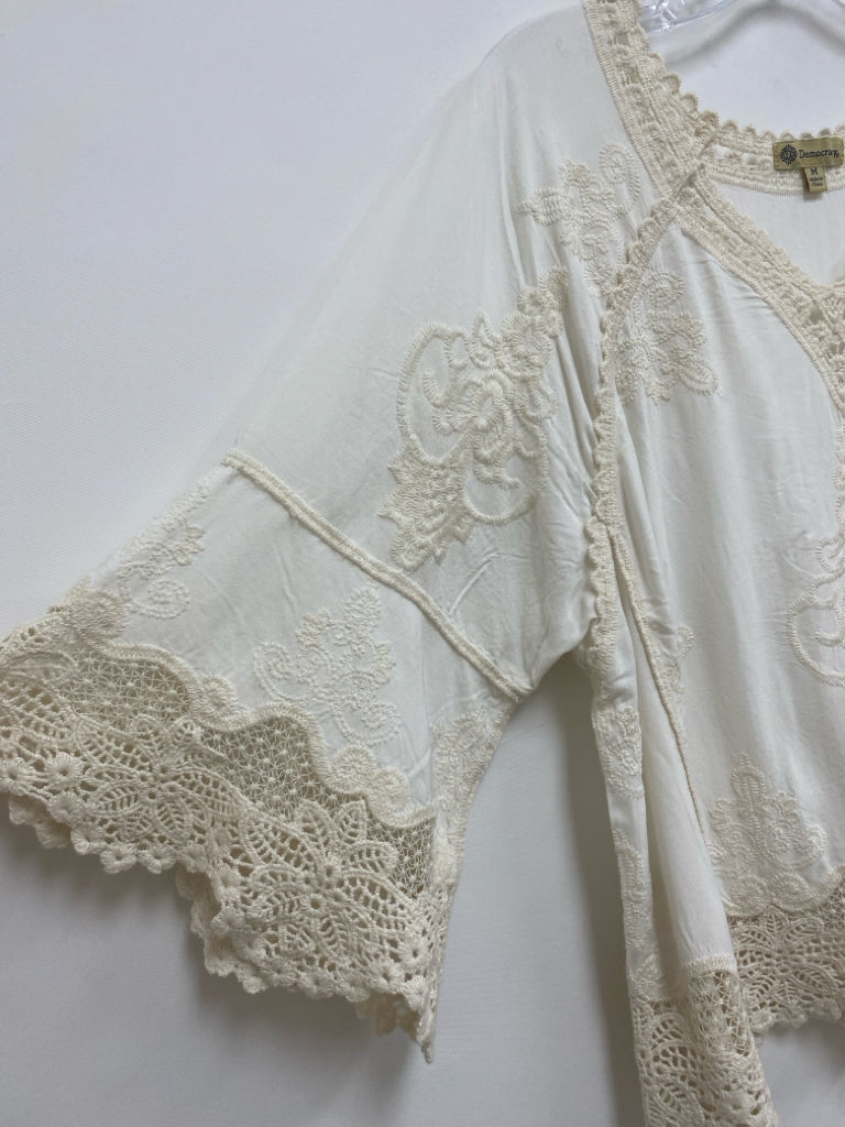 Democracy Size M White Cream Lace Embroidered Ladies Top