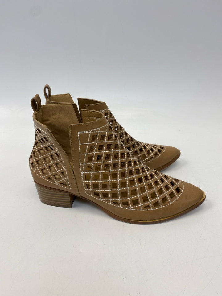 Size 8.5 Caramel Wht/Blk Cutout Boots