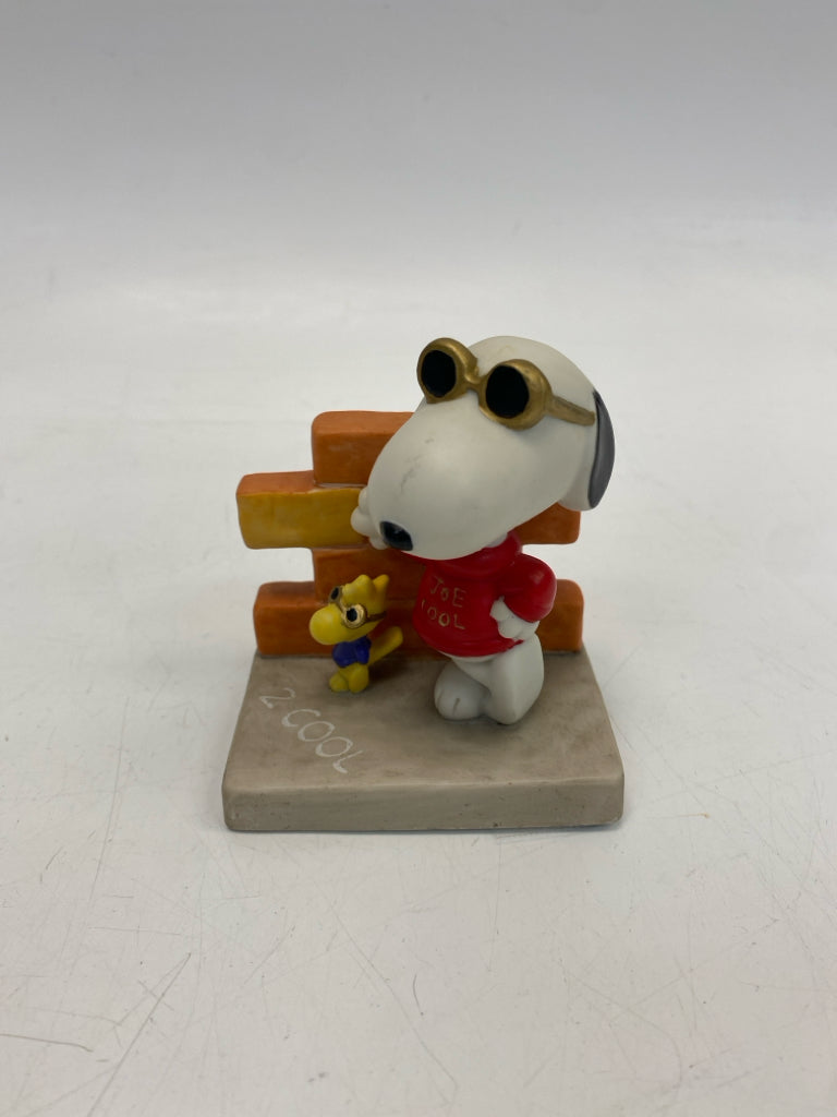 Hallmark White Multi Color Snoopy Figurine