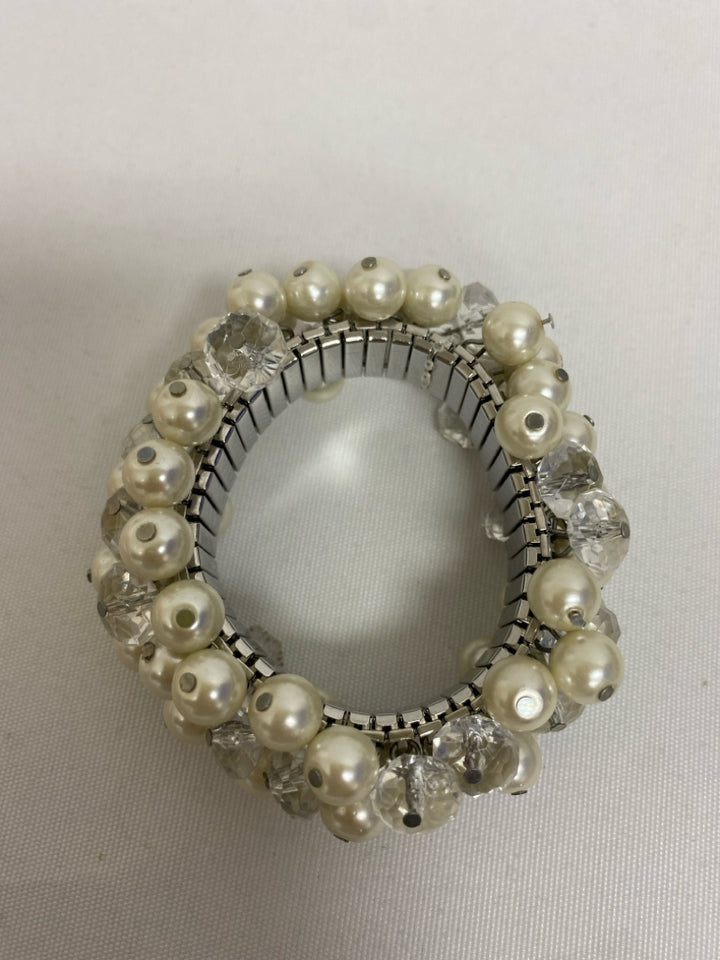 Silver Color Pearl Color Jeweled Bracelet
