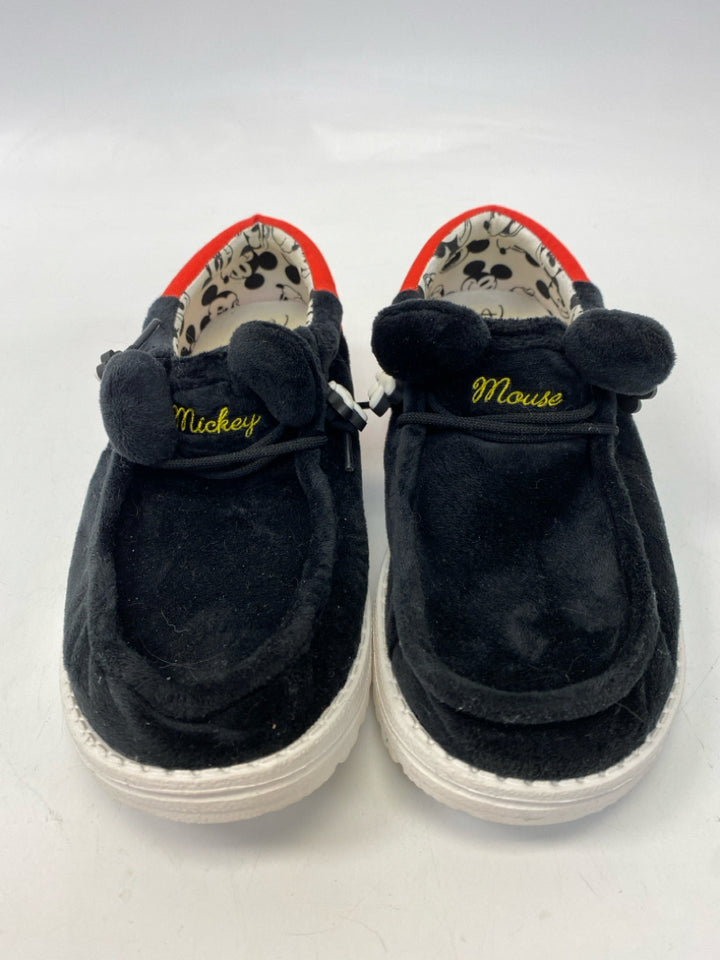 Hey Dude Size 7 Black Red Mickey Mouse Men&