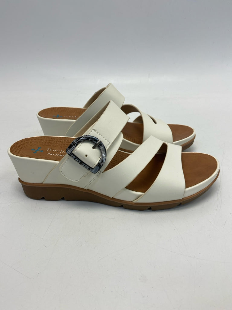 Bare Traps  Size 7 Cream Sandals