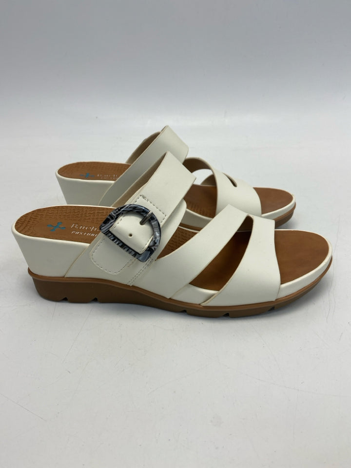 Bare Traps  Size 7 Cream Sandals