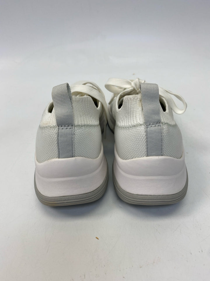 Clarks  Size 7 White Lace-up Sneakers