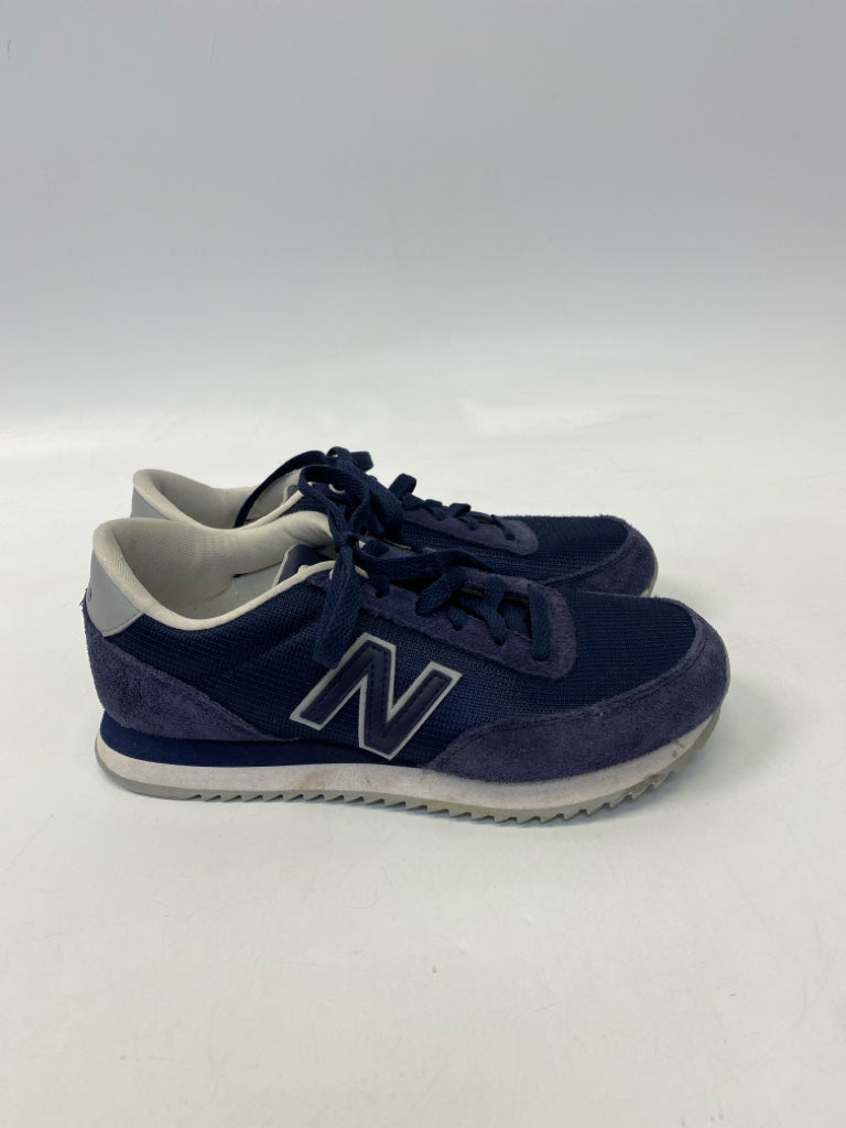 New Balance  Size 7 Navy Lace-up Sneakers