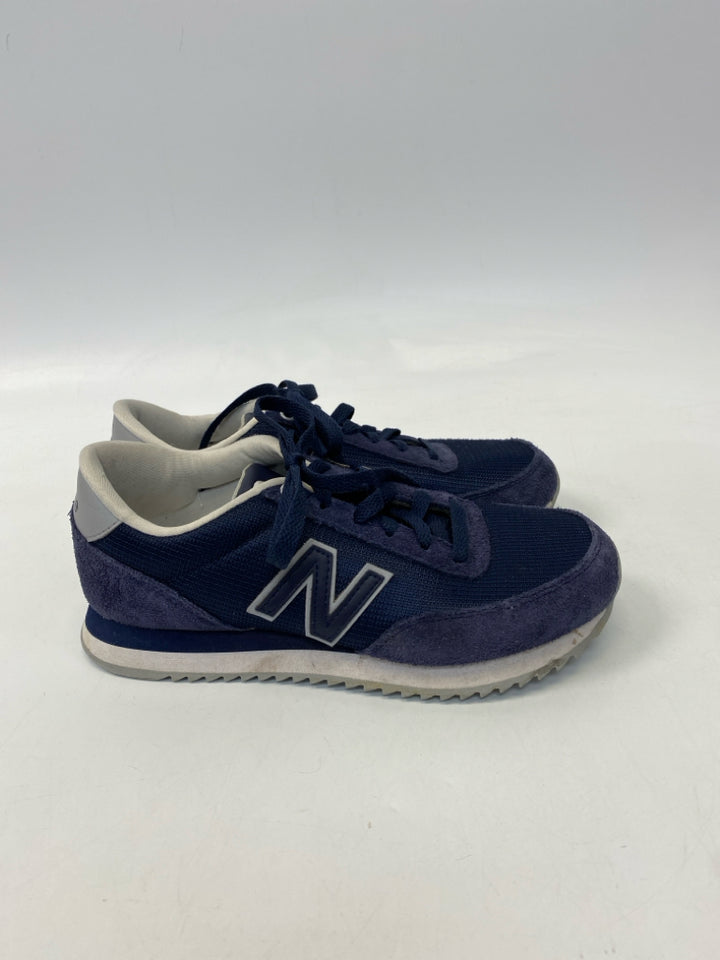 New Balance  Size 7 Navy Lace-up Sneakers