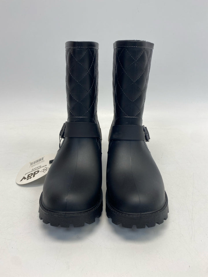 NWT US Shoe Size 9 Black Quilted Boots
