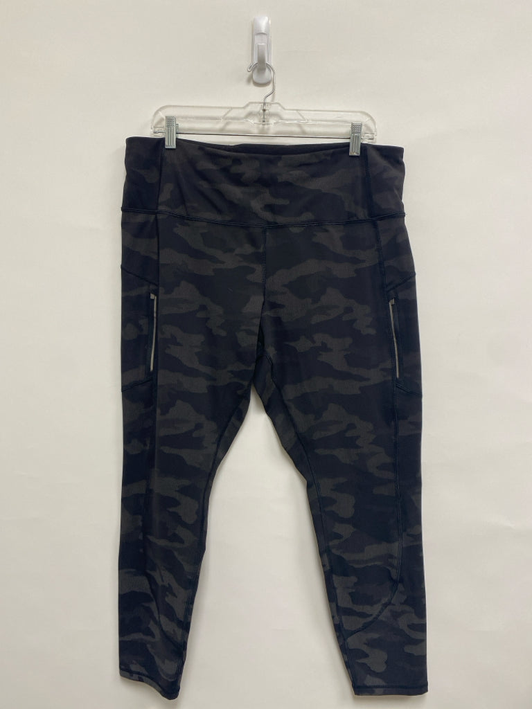 Athleta  SIZE  2X Black Gray Camouflage Plus Size Athletic Legging