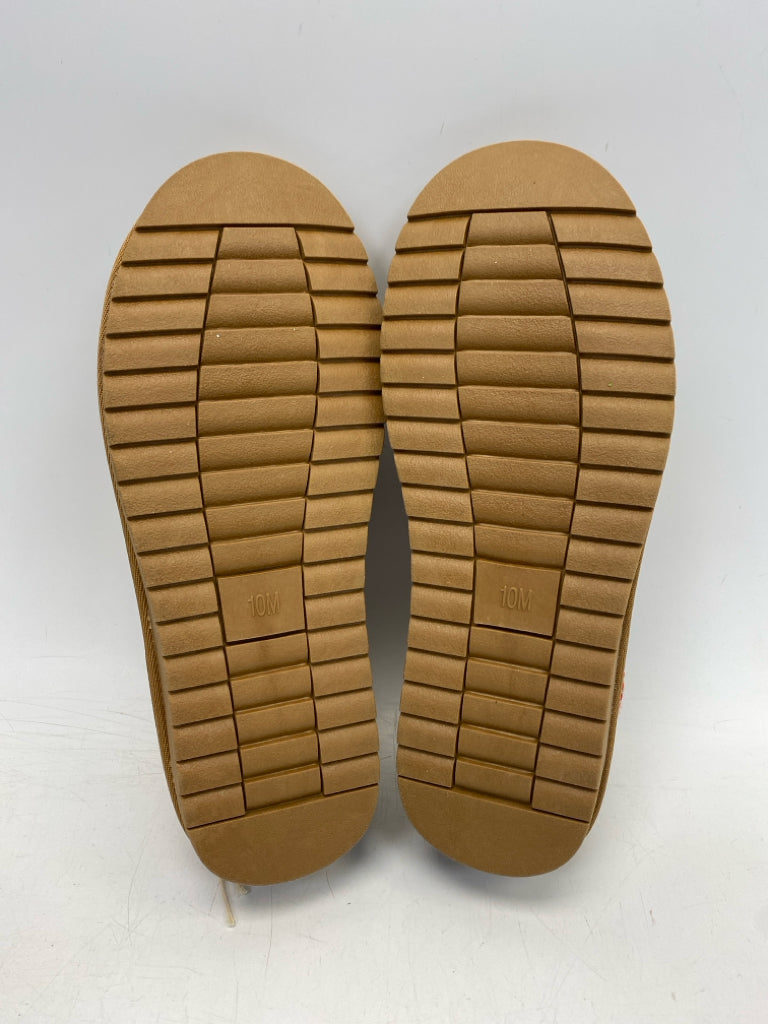 NWT Cushionaire US Shoe Size 10 Camel Slippers