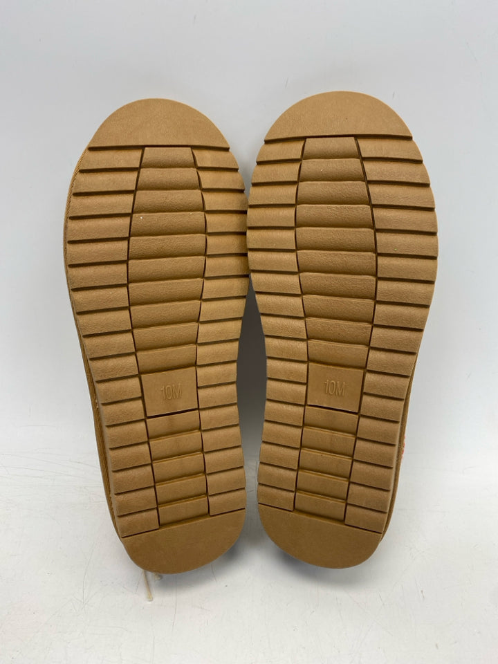 NWT Cushionaire US Shoe Size 10 Camel Slippers