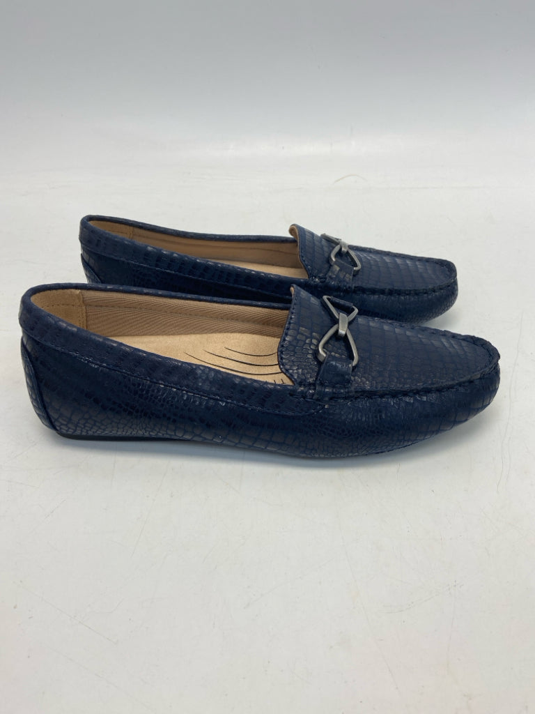 NWOT Life Stride US Size 8.5 Navy Embossed Flats