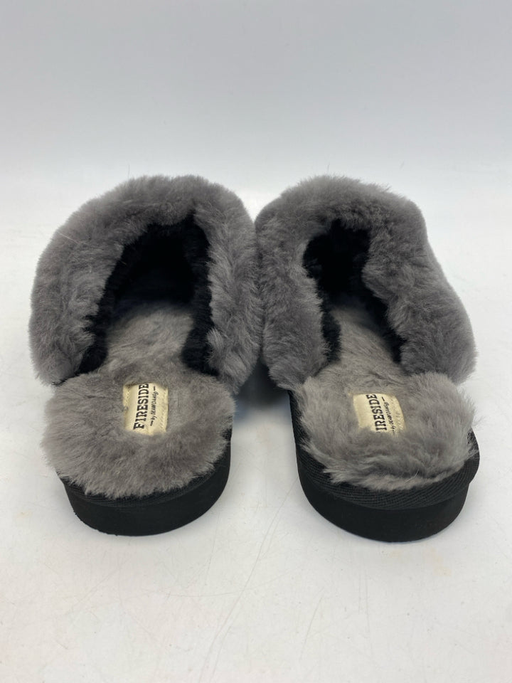Dearfoams  Size 8.5 Black Gray Slippers