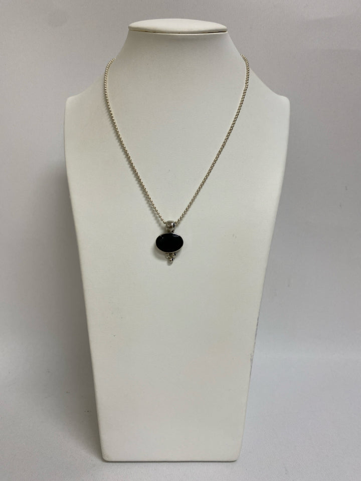 NWT Silver Black Oval(s) Necklace