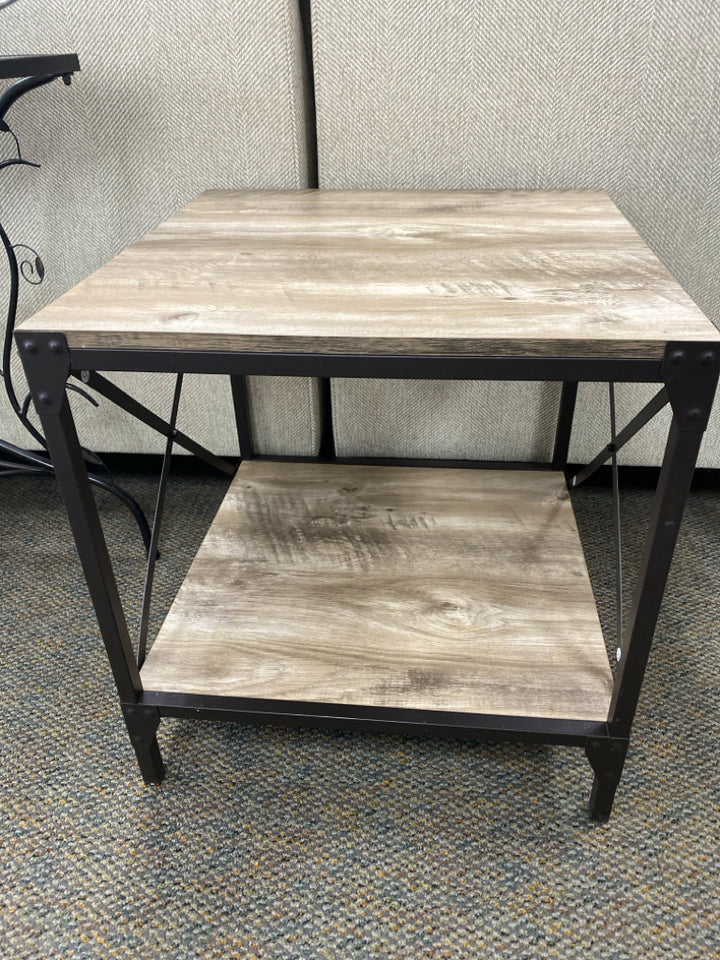 Gray/Blk End Table