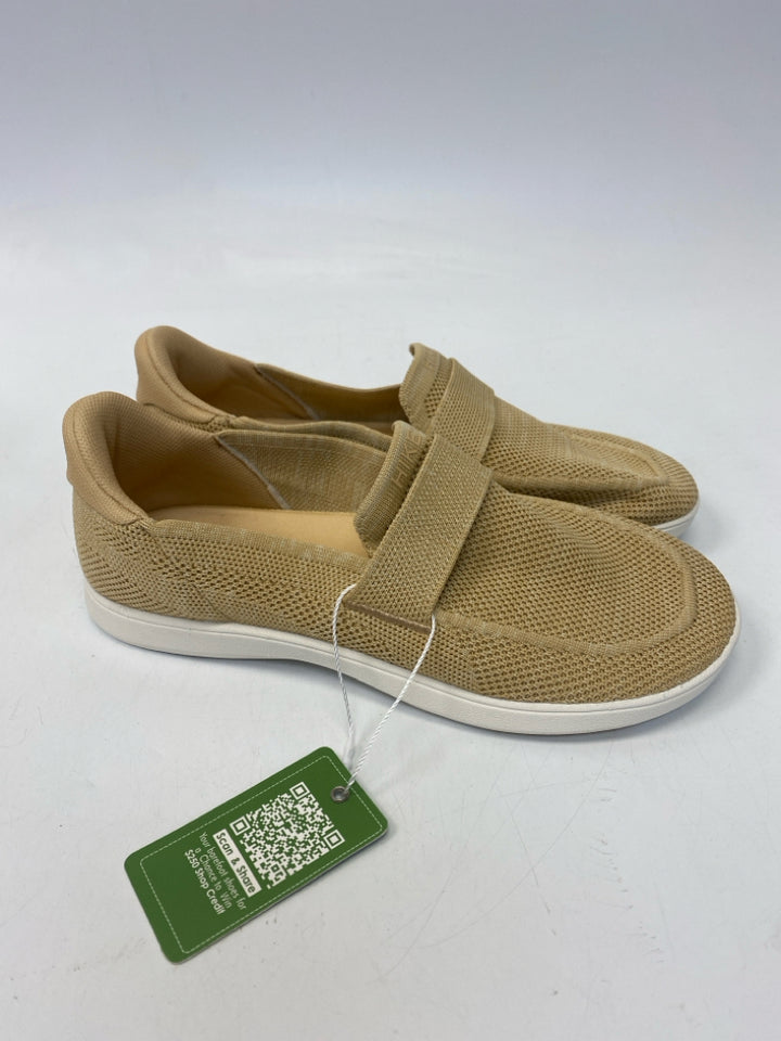 NWT Hike Footwear  Size 8 Brown Knit Flats