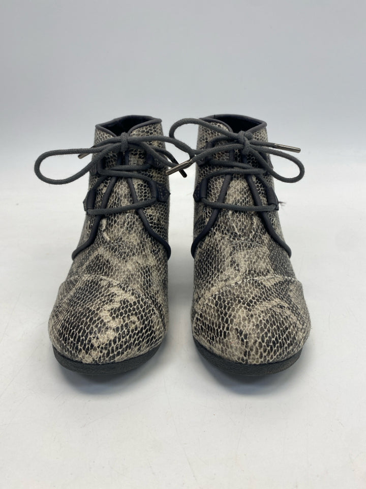 Toms US Shoe Size 7 Gray Cream Snakeprint Heels