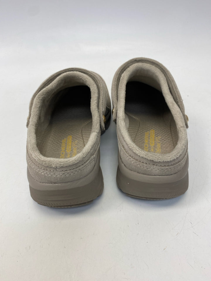 NWOT Skechers  Size 7.5 Tan Suede Clogs