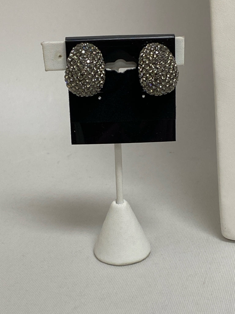 Gray Clear Jeweled Necklace