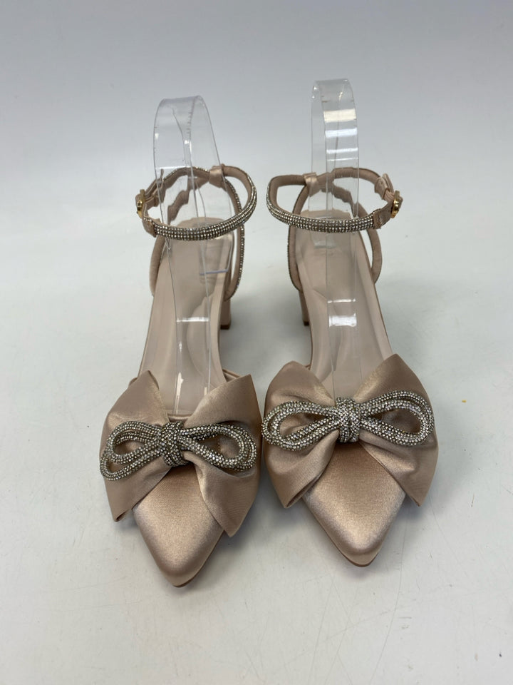 NWOT US Shoe Size 8.5 Champagne Silver Rhino(s) Heels