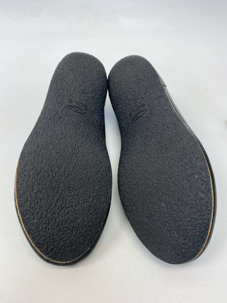 NWOT  Size 10 Black Flats