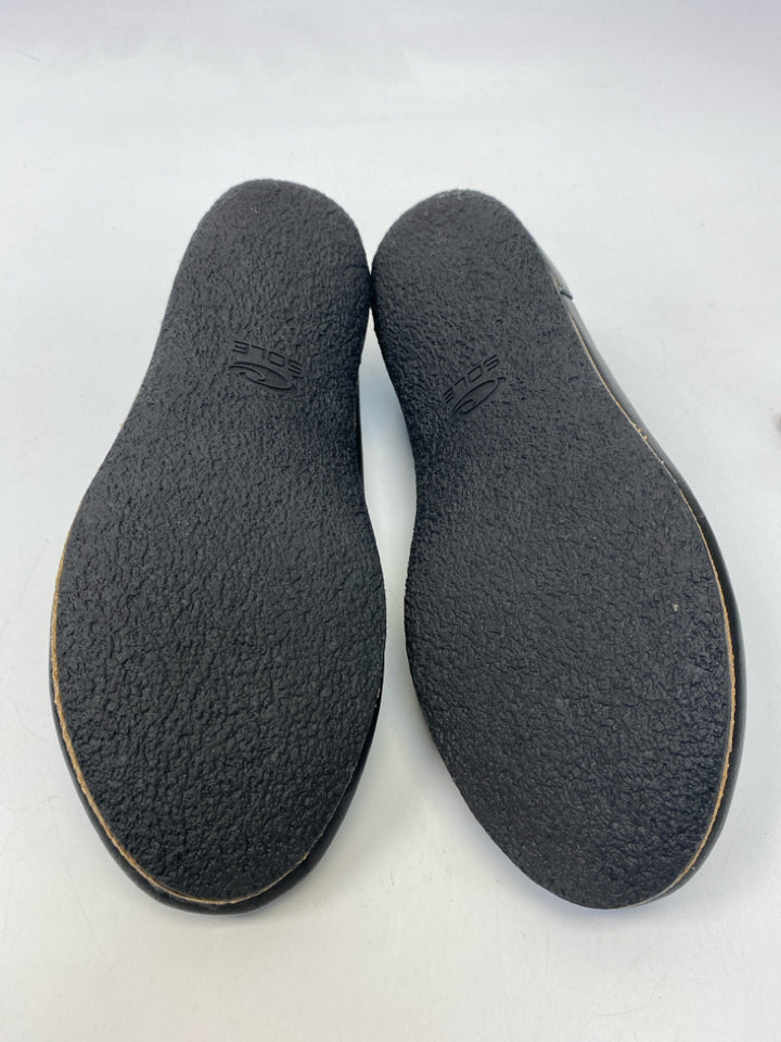 NWOT  Size 10 Black Flats