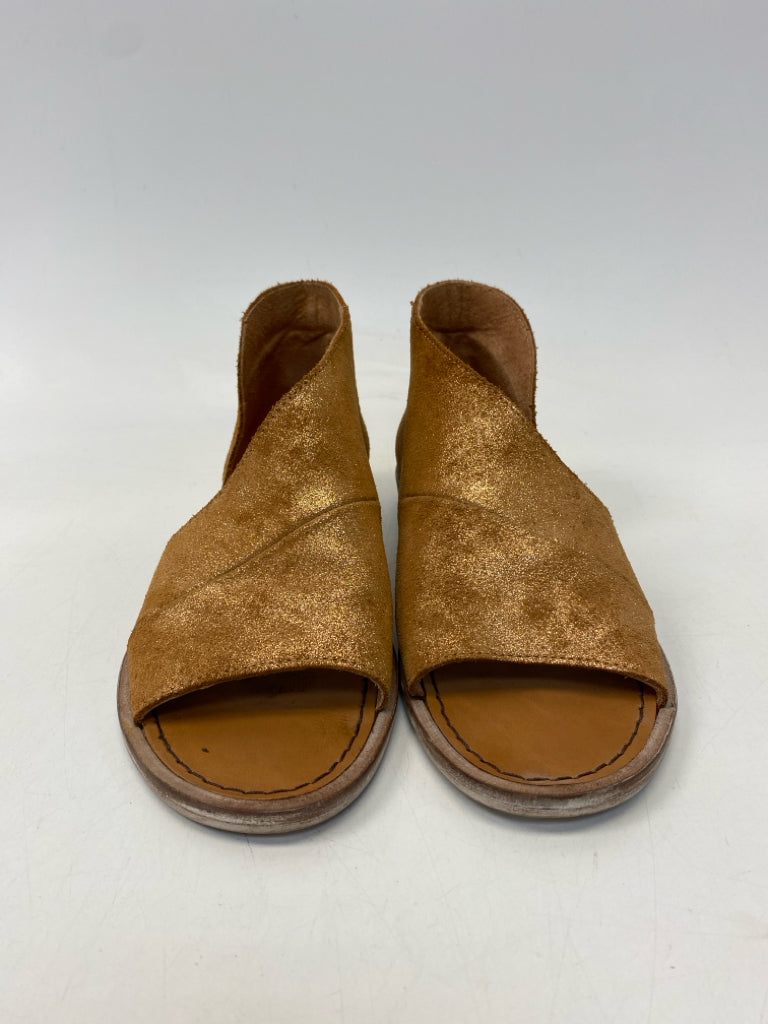 Free People  Size 36 Brown Gold Shimmery Sandals