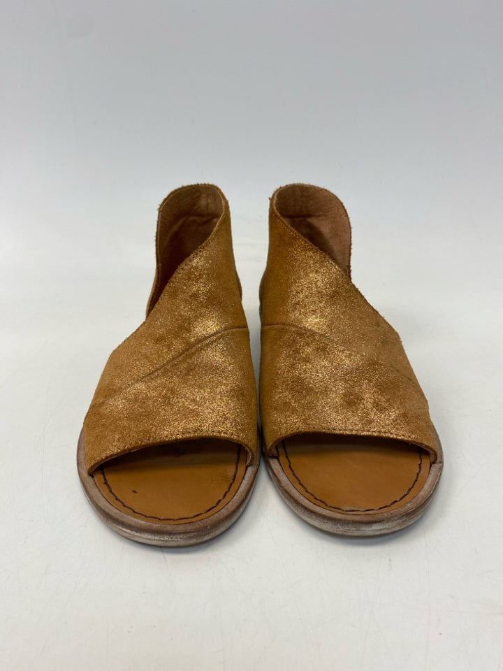 Free People  Size 36 Brown Gold Shimmery Sandals