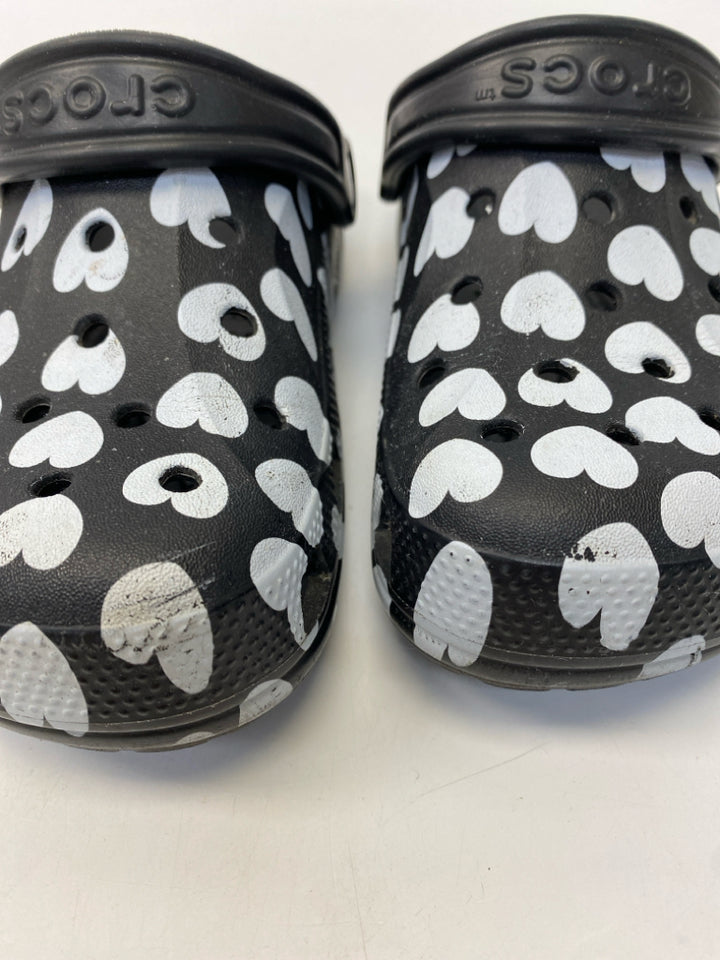 Crocs  Size 6 Black Gray Heart(s) Clogs