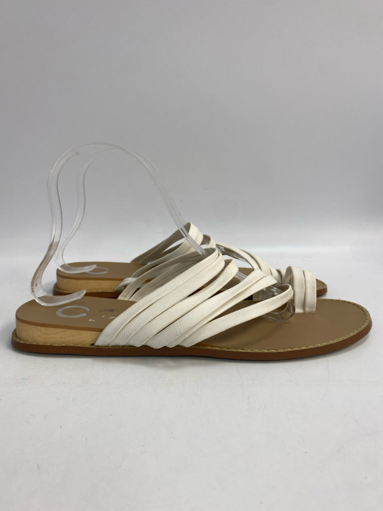 Journee  Size 10 White Sandals