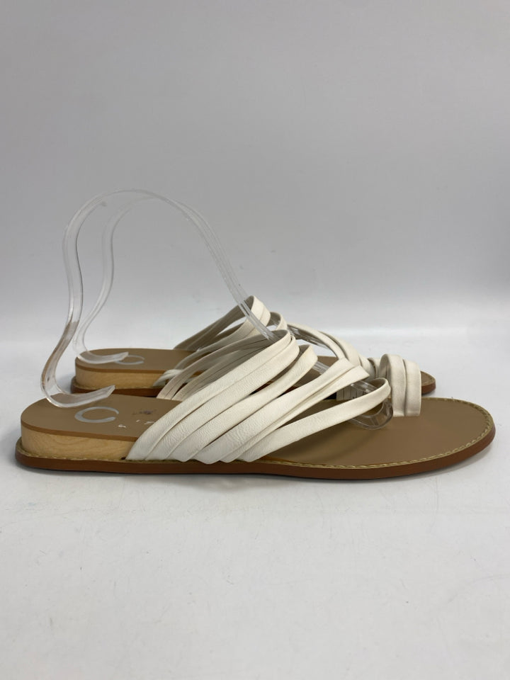 Journee  Size 10 White Sandals