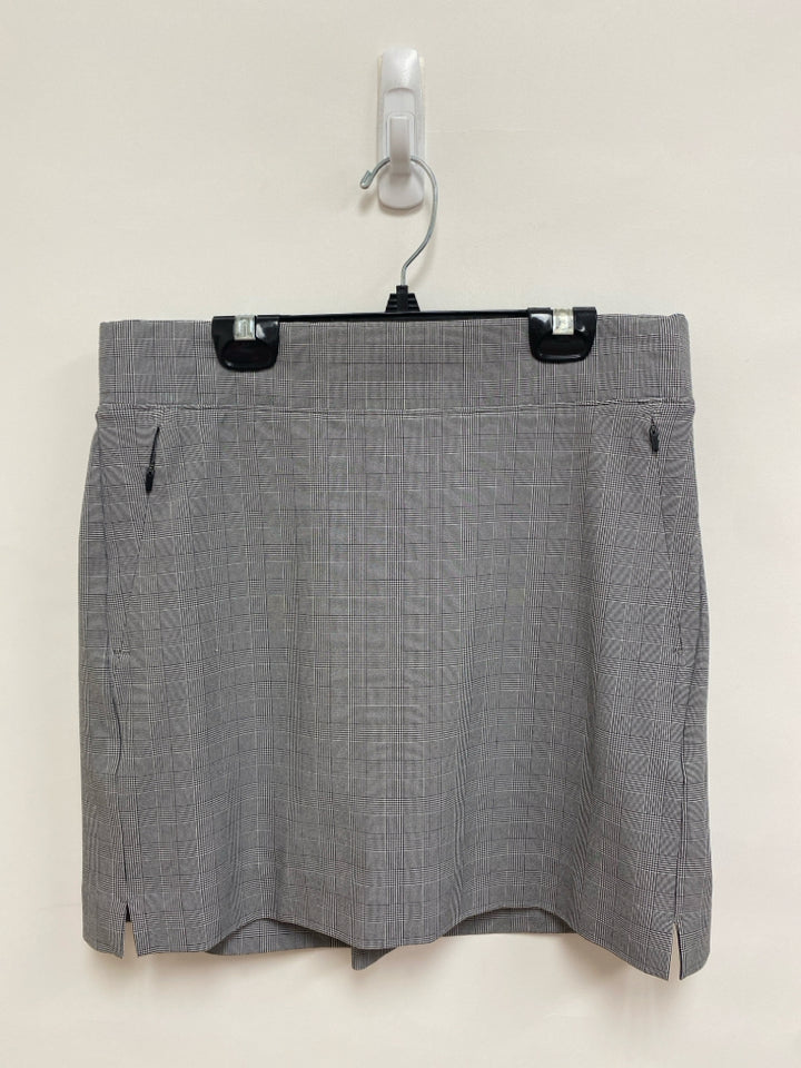 Athleta Size 8 White/Black Plaid Ladies Skort