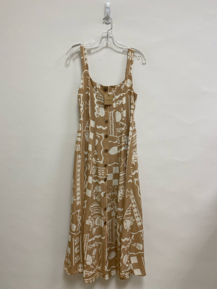NWT blu pepper Size M Beige Cream Assorted Print Sleeveless Ladies Dress