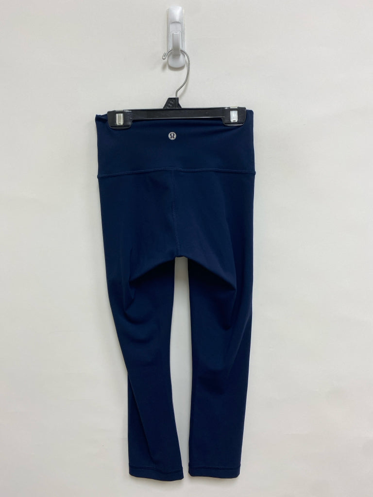 Lululemon Size 2 Dark Blue Cropped Athletic Leggings