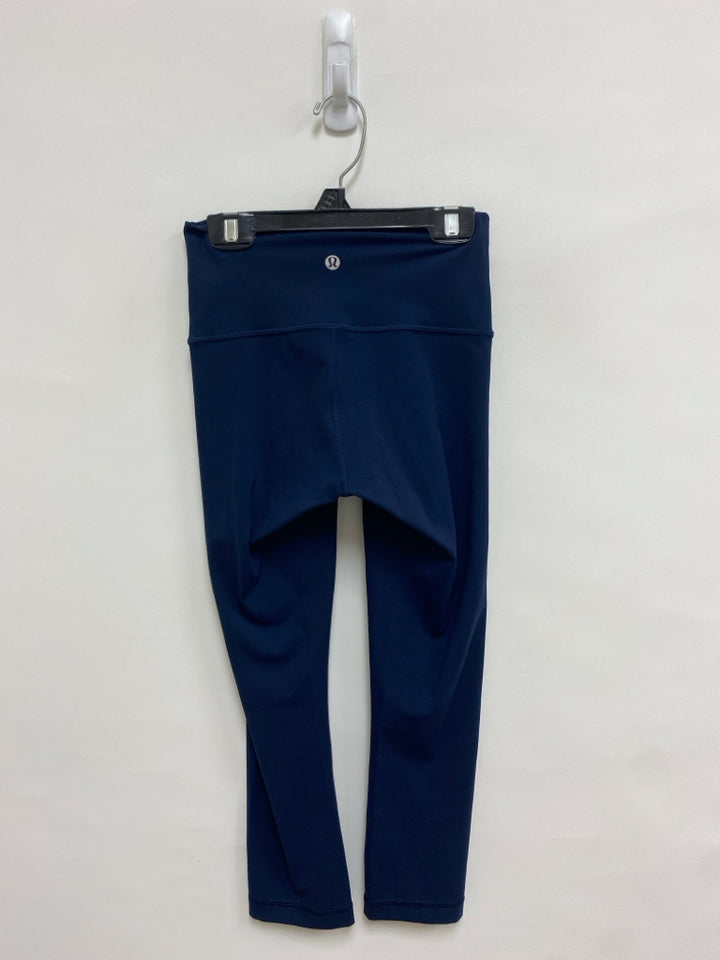 Lululemon Size 2 Dark Blue Cropped Athletic Leggings
