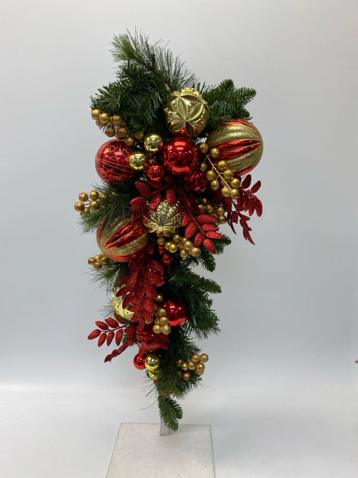Red Gold Berries Christmas