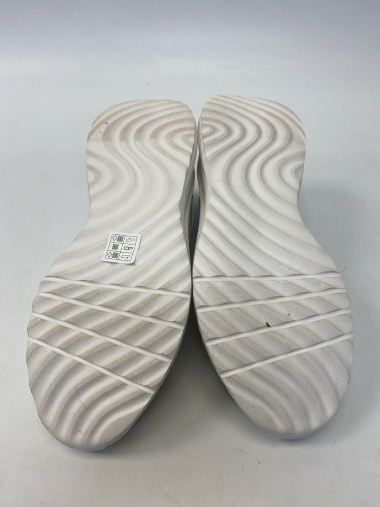 NWT Skechers Size 8.5 White Men&