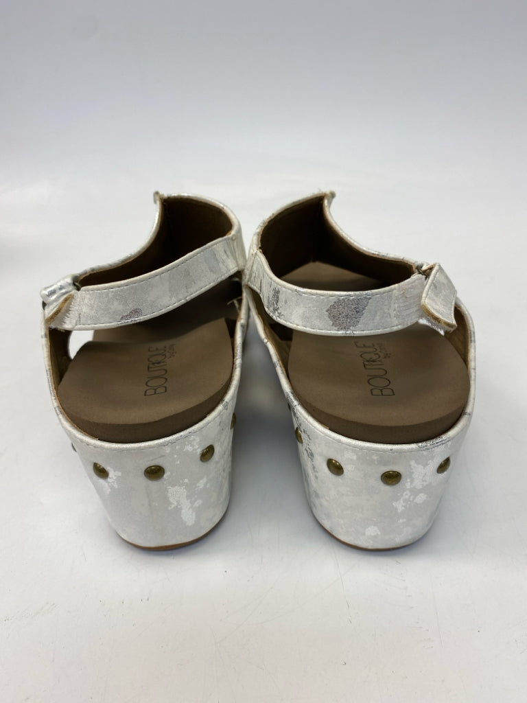 Corkys  Size 11 White Silver Sandals