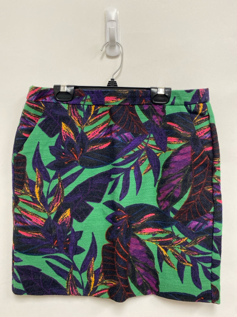 Size 4 Green Purple/Black Leaves Ladies Skirt