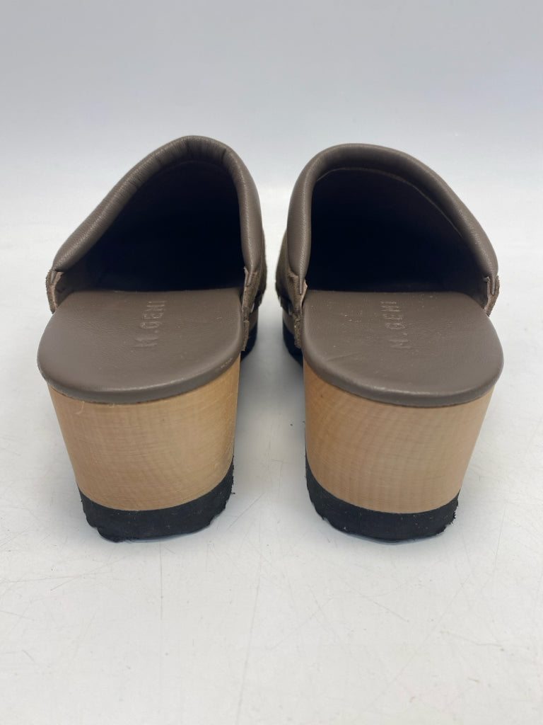 EU Shoe Size 38 Brown Clogs