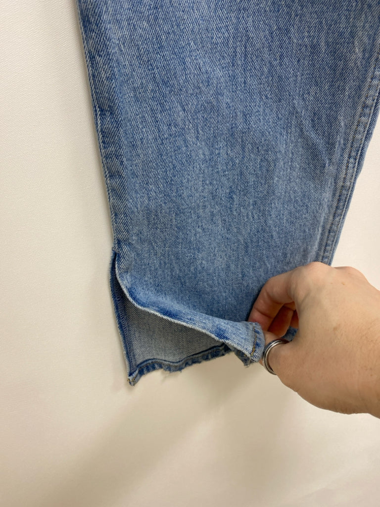 Abercrombie &amp; Fitch Size 2R Blue Denim Distressed Ladies Jeans