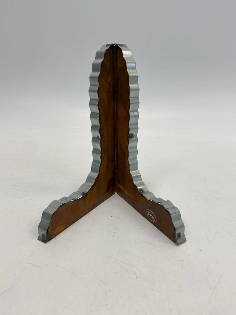 Roundtop Collection Brown Silver Easel