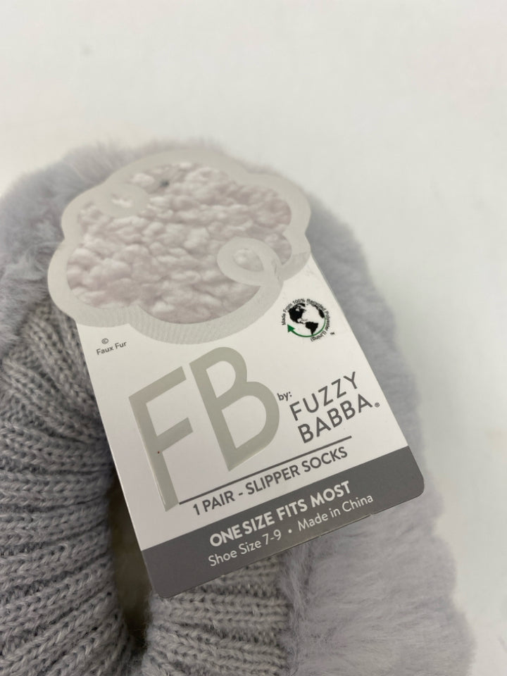 NWT  Size OSFM Gray Fuzzy Slippers