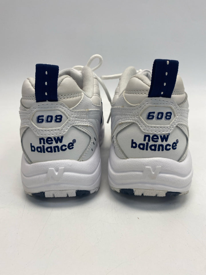 New Balance Size 9 White Navy Lace-Up Men&